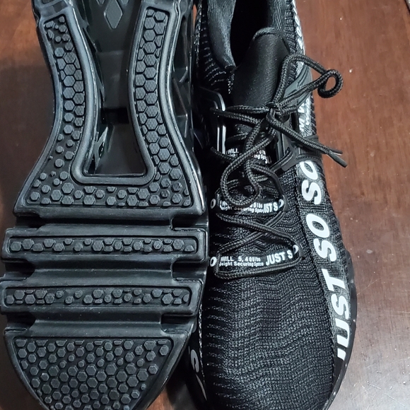 Just so so sneakers - Picture 6 of 12